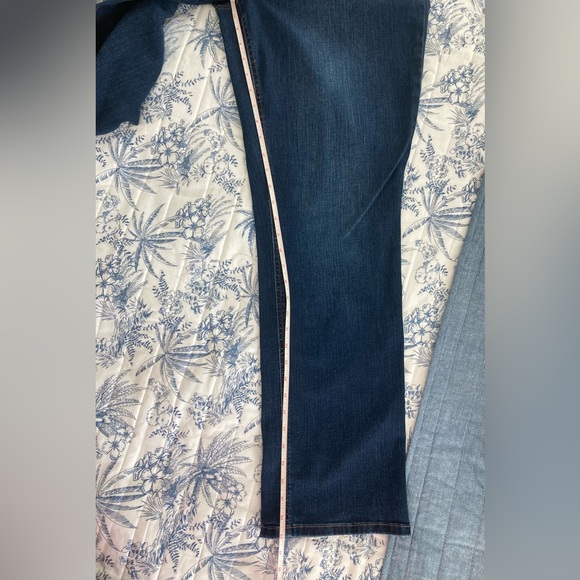 M jeans by Maurice’s Mid-Rise Bootcut Jeans. Size 18 Long - Picture 4 of 9